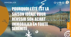Achat immobilier estival serein : image illustrant une maison lumineuse ensoleillée avec un agent immobilier et un couple heureux examinant des documents, symbolisant les avantages de l’été pour réussir son projet immobilier en toute tranquillité.